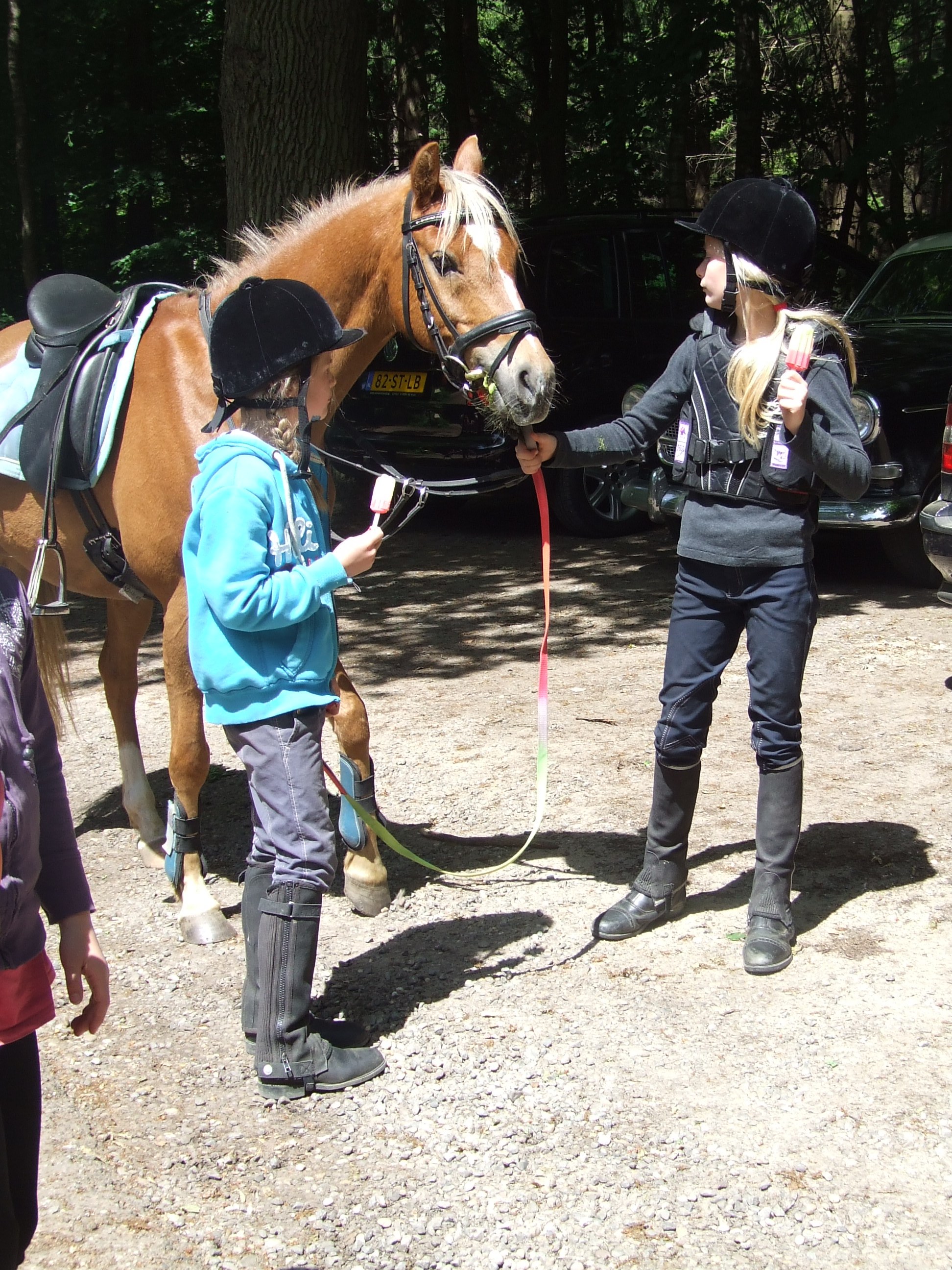 Bonita en amazone op buitenrit, heel knap gedaan!